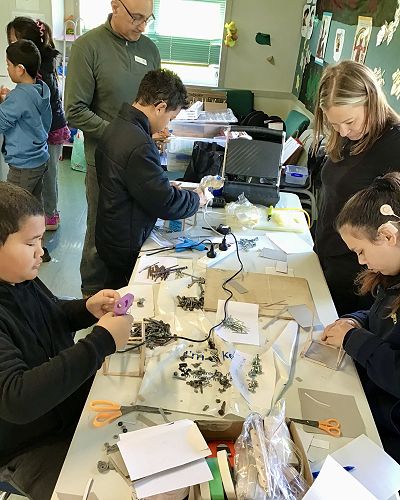 Language Day in Moerewa - Sorting shapes properties