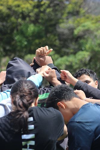 Ki o Rahi staff v students