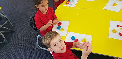 Mixing colours with playdough