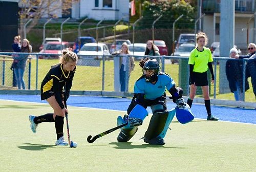 Alisha Horne defending during a Shoot Out