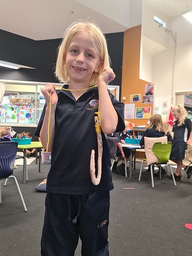 Exploring how sculpters create shape & form as we made Māui's magic hook!