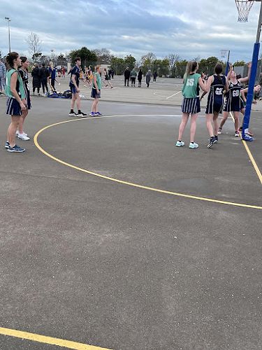 10B team Ava Johnson (WD), Luke Rees (C ) and Lily Weir (GK) watch Grace Parmenter (GD) get a rebound. 