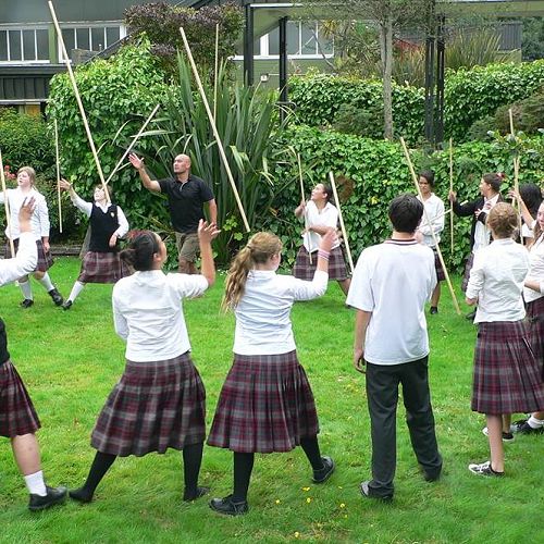  Matua Tip and students using rakau