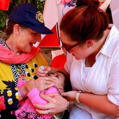 Rotary Matamata PP and District Polio Chair Michelle Tanner visited Pakistan in 2014 and 2017 where she vaccinated. with daughter Alice in 2017, children in schools, hospitals, slums and even at the zoo