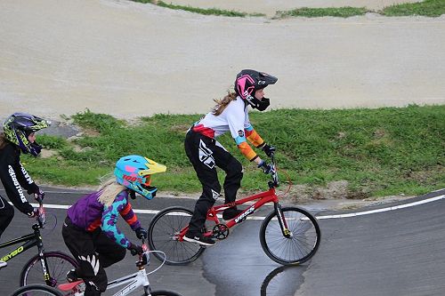 Eden Pointon out in front Year 7 Girls B final