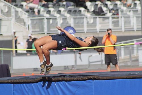 Kiana soaring above the bar