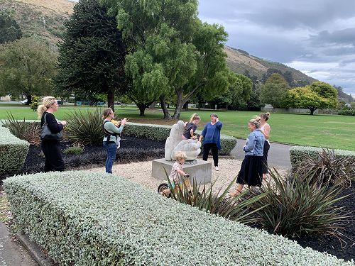 History walk Talking hands