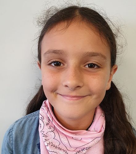 (Beautiful Sylvie (top left) was hidden in the photo!