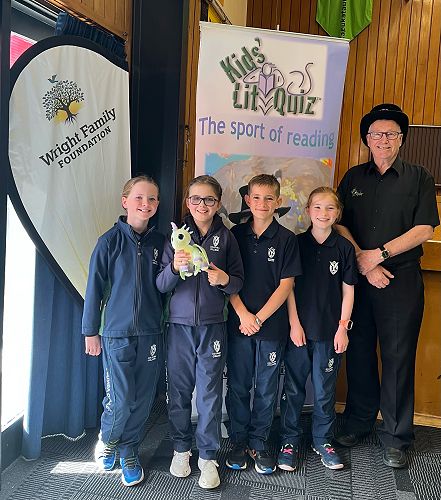 Eleanor, Gemma, Samuel and Audrey with the Quiz Master