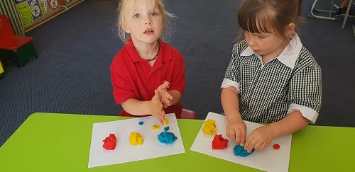 Mixing colours with playdough