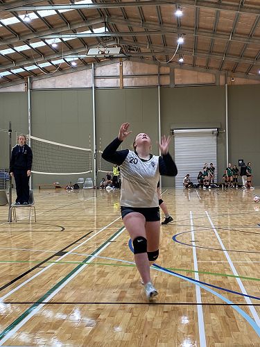 Eyes on the ball, ready to set