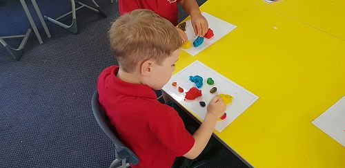 Mixing colours with playdough