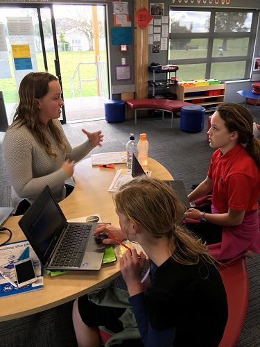 Student teacher Rachael at work in the Tall Poppies room...