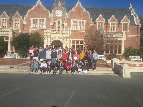 Students visiting Lincoln