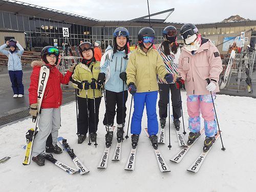 Sihyun Ahn, Noa Kuroki, Grace Dong, Junxiao (Yoyo) Chen, Vivian Wang, Olivia Zhao